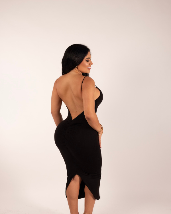 Black Scrunch seduction Maxi Dress Serrano's Boutique Black Scrunch seduction Maxi Dress Serrano's Boutique